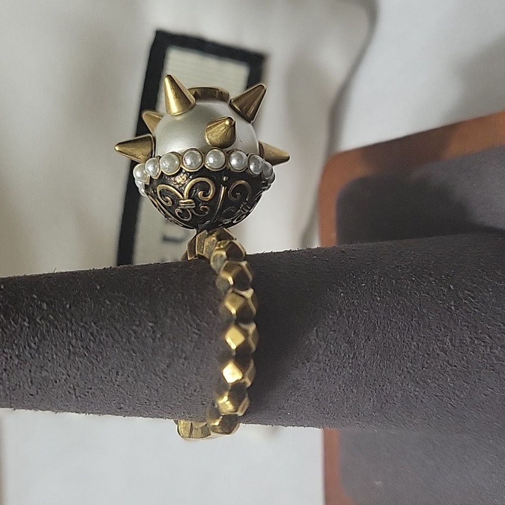 GUCCI SPIKE STUDDED SPIKED INTERLOCKING GG LOGO RING - Picture 5 of 11